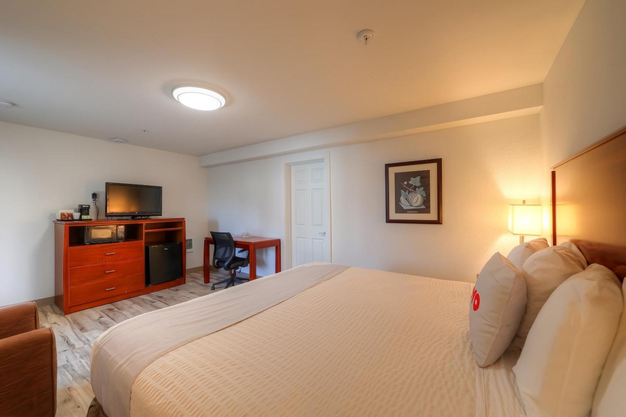 By Oyo - Hwy 101 Hotel
