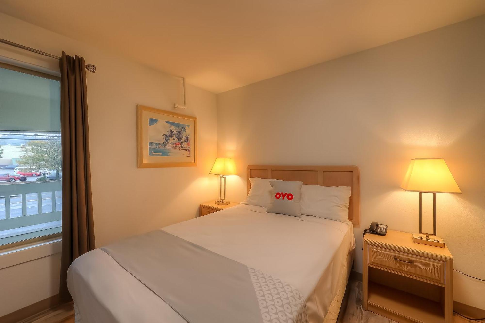 By Oyo - Hwy 101 Hotel