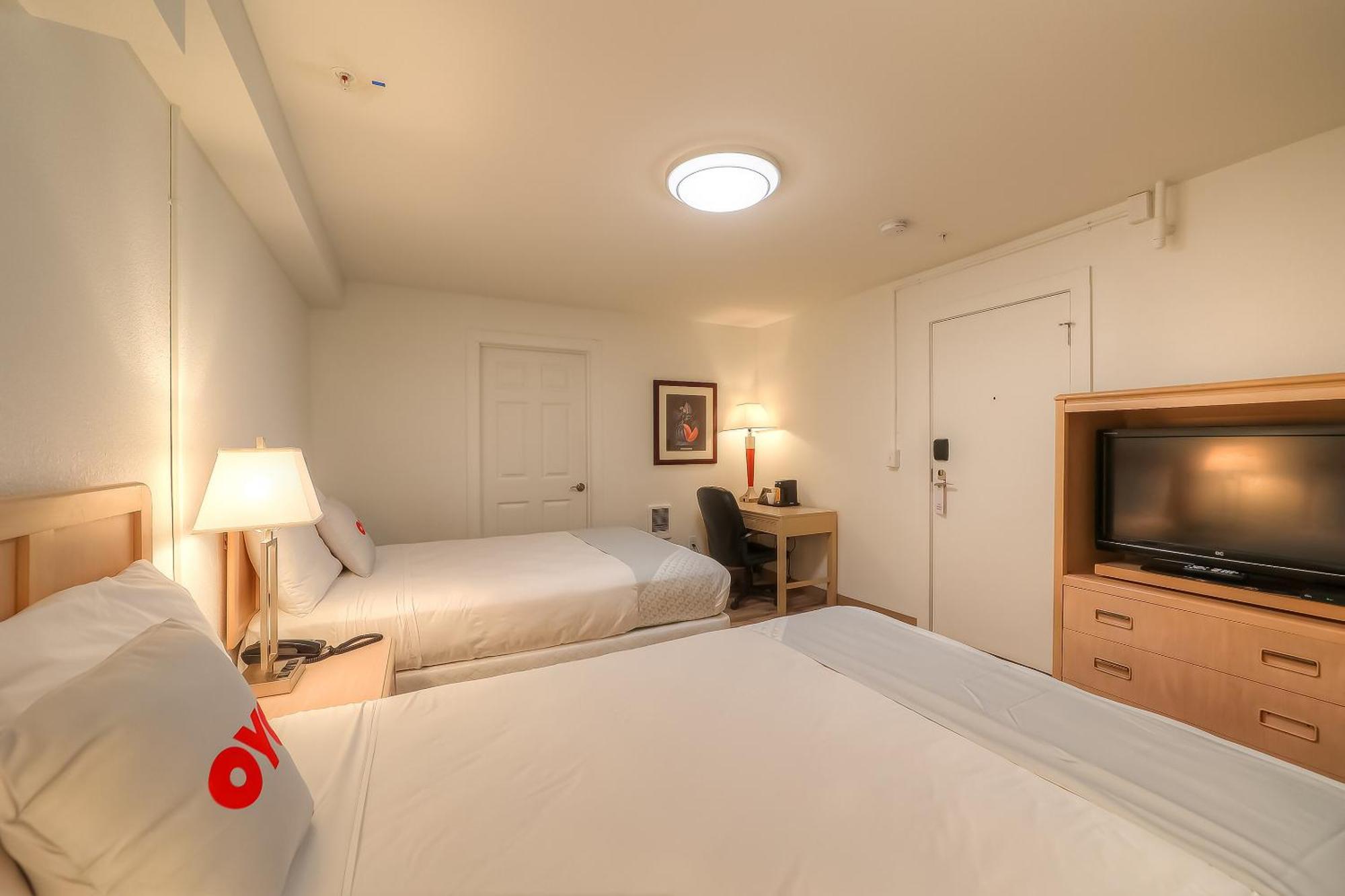 By Oyo - Hwy 101 Hotel 2*