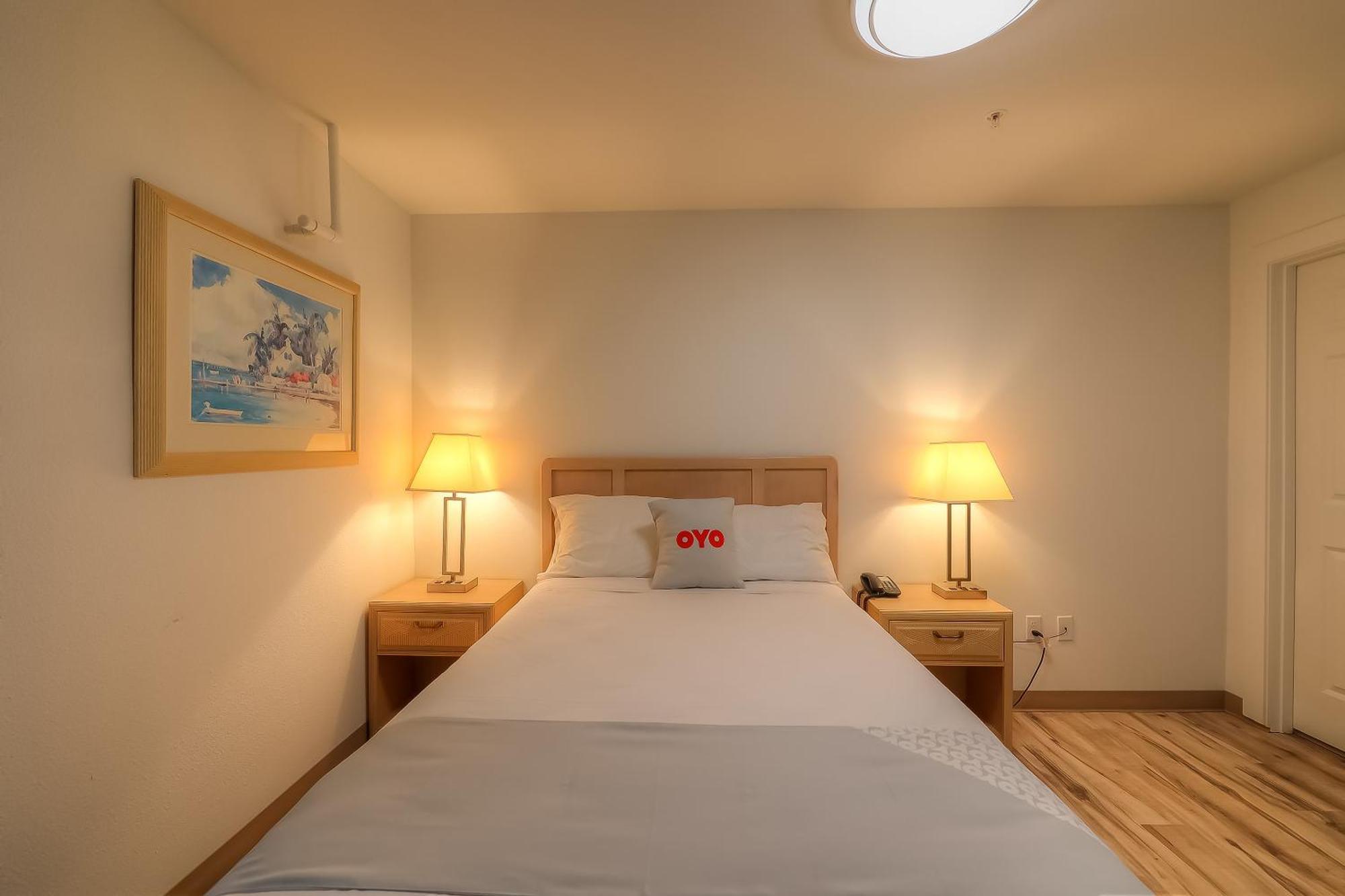 By Oyo - Hwy 101 Hotel 2*