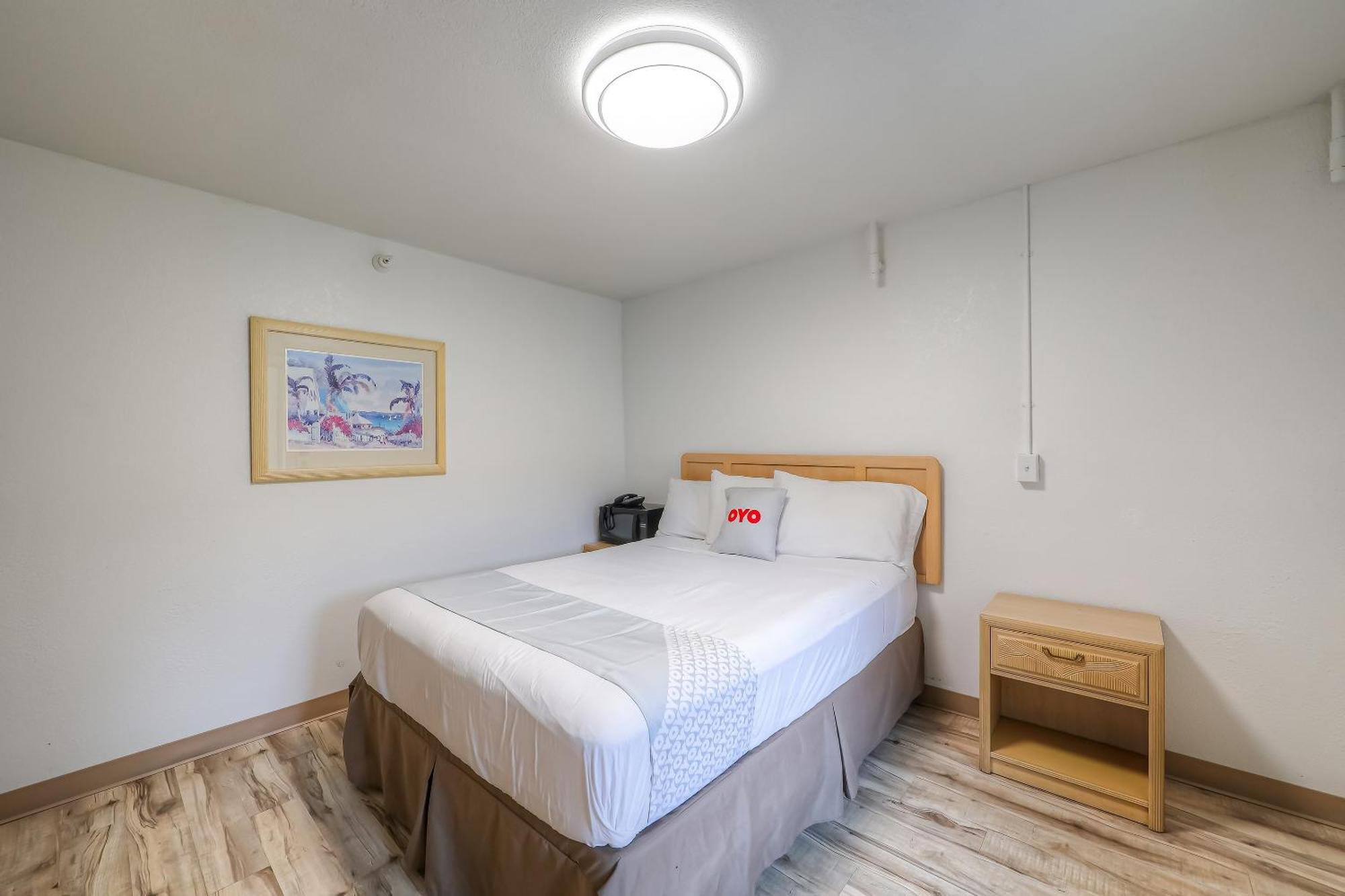 By Oyo - Hwy 101 Hotel