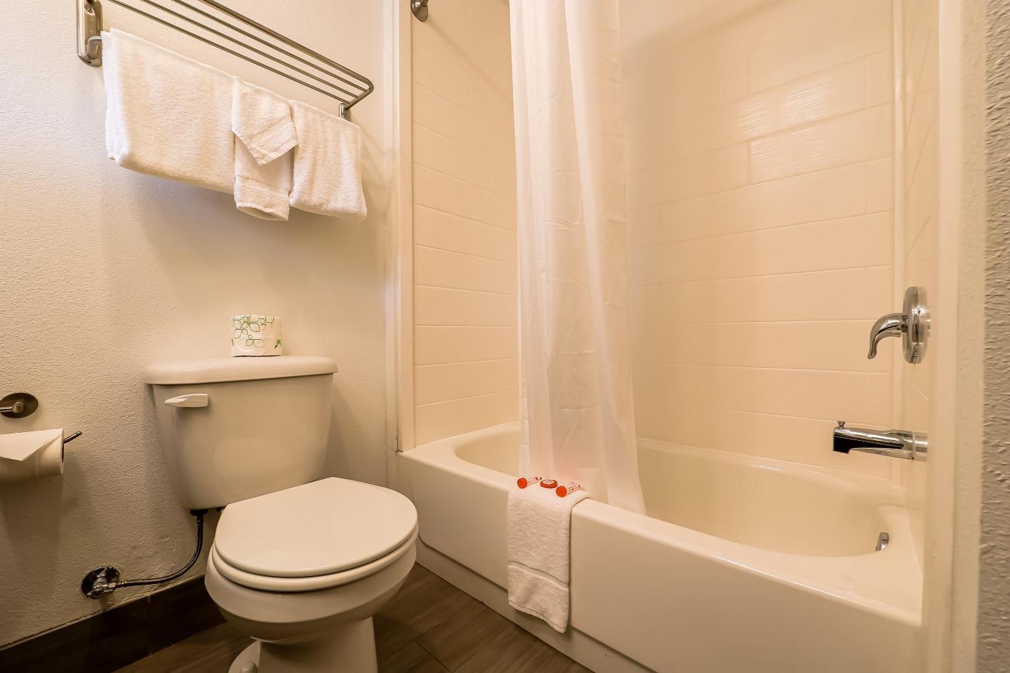 Hotel By Oyo - Hwy 101 2*